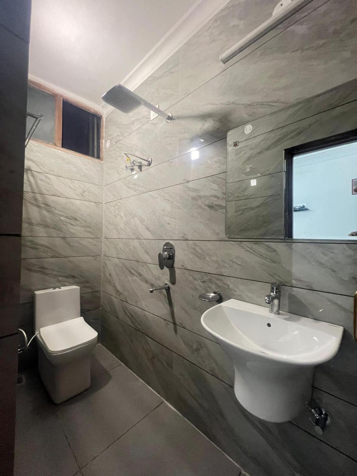 Hotel Majestic Chandīgarh Dış mekan fotoğraf