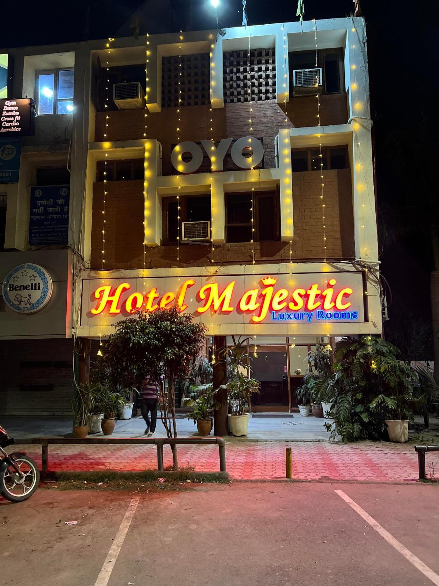 Hotel Majestic Chandīgarh Dış mekan fotoğraf